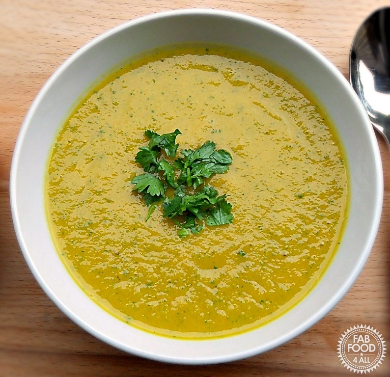 Carrot & Coriander Soup - made with fresh coriander for a vibrant and delicious soup! #healthysoup #carrotsoup #carrotrecipes #corianderrecipes #corianderleafrecipes #healthysoup