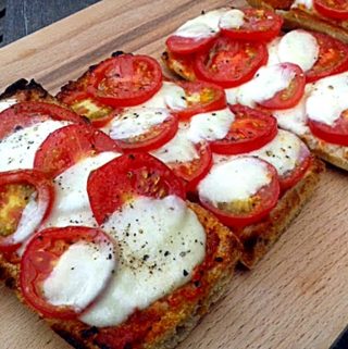 Pizza, vegetarian, quick, pesto, lunch, easy,