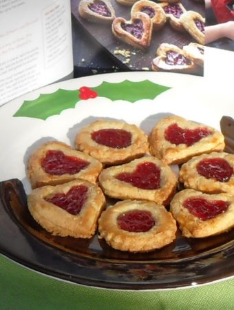 Hallon Cookies on a Christmas plate.