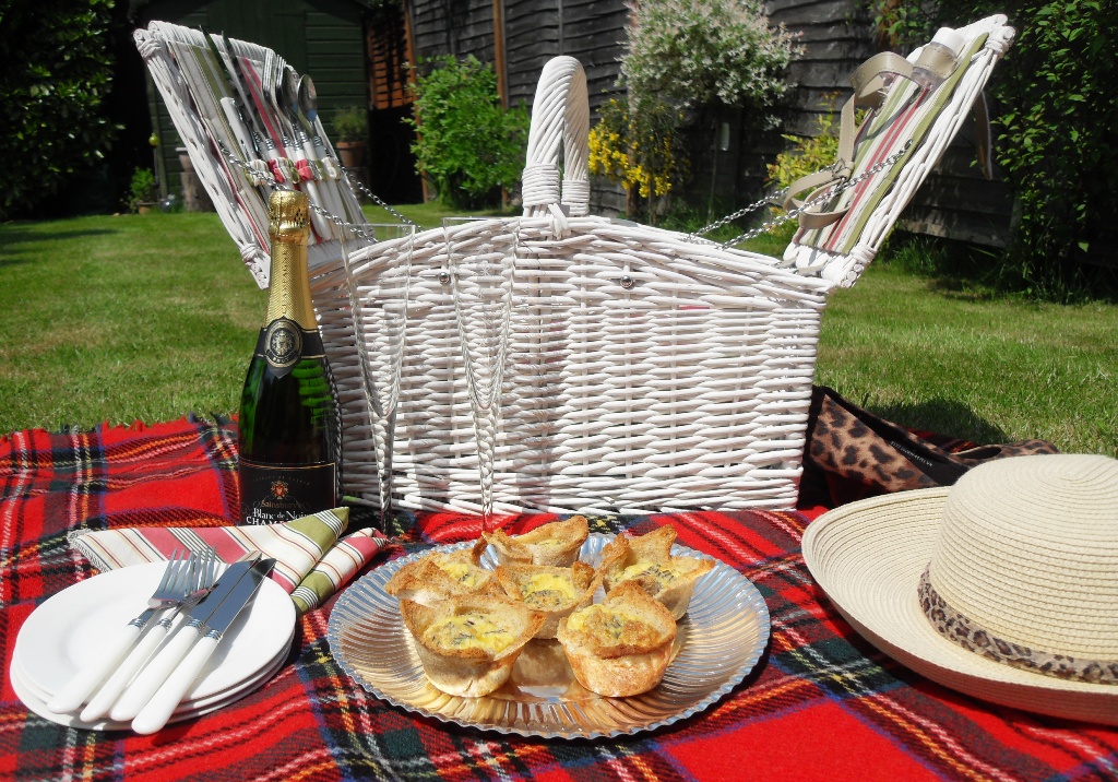Croquiches a cross between Croque Monsieur and Quiche Lorraine! Great for picnics!