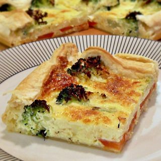 Broccoli & Tomato Quiche with puff pastry, quick, easy, vegetarian, flan, tart