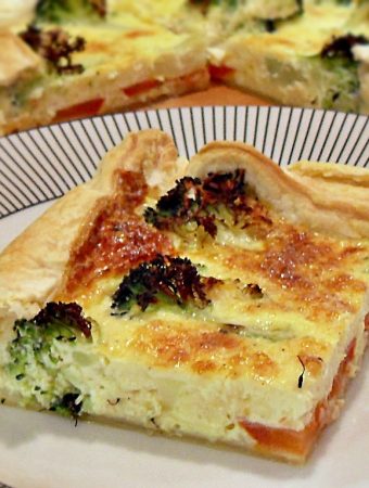 Broccoli & Tomato Quiche with puff pastry, quick, easy, vegetarian, flan, tart