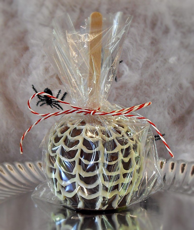 Halloween Chocolate Apples, Spider Web, bonfire night, toffee apples, halloween, kids, party favours, fall, healthy, snack