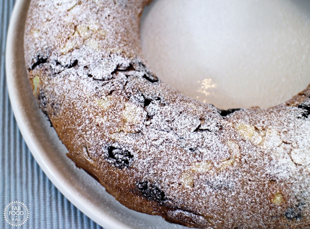 Blackberry and Apple Cake - Fab Food 4 All