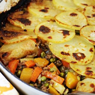 One Pot Minced Beef Hotpot so delicious, could it be the addition of cream of horseradish sauce that makes it so popular? #hotpot #mincedbeef #mincedbeefrecipes #beefrecipes #familydinner #dinnerrecipes #potatotopping #potato #slicedpotato