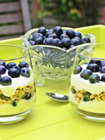 Blueberry Breakfast Parfait with Greek Yogurt & Lemon Curd @FabFood4All