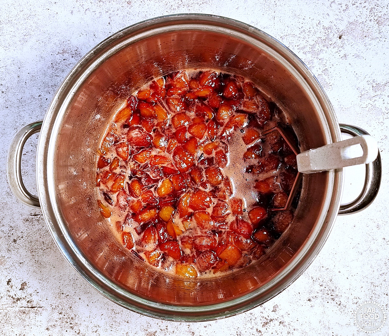 Nectarine jam after a full rolling boil (pan shot).